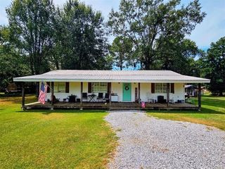 815 1st St, Dry Prong, LA 71423
