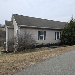 21 Little Oak Rd, Leicester, NC 28748