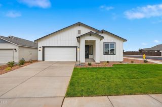 4098 SW Pumice Ave #77, Redmond, OR 97756