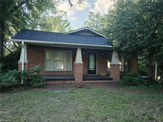 106 Brinkley Pl, High Point, NC 27265