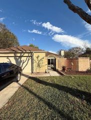 4027 Summit Valley Dr, Houston, TX 77082