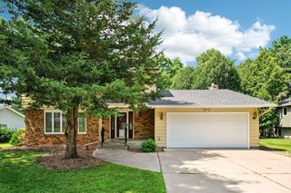 1935 Hythe St, Roseville, MN 55113