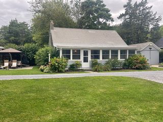 43 Phyllis Ln, Riverhead, NY 11901