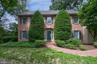 1 Warren Cir, Lititz, PA 17543