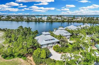 38 Seawatch Lake Dr, Cape Haze, FL 33921