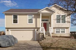 1040 Cottage Creek Dr, Gardner, KS 66030