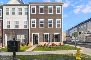 17789 Osprey Harbor Ln, Dumfries, VA 22026