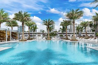 100 Kings Point Dr #509, North Miami Beach, FL 33160