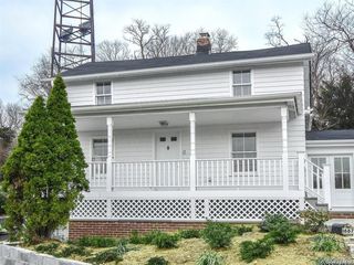 1667A Northern Blvd #A, Roslyn, NY 11576