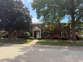 400-406 E  Delwood St, Morton, IL 61550