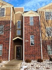 209 Glengarry Dr #303, Bloomingdale, IL 60108