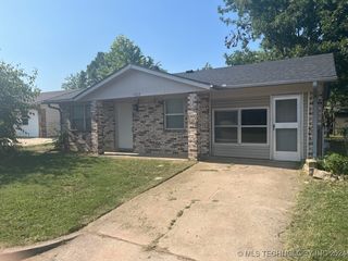 1002 W  9th St S, Claremore, OK 74017