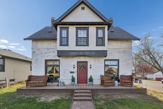 2566 18th Ave E, North Saint Paul, MN 55109