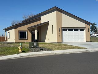 1004 N  26th Ave, Pasco, WA 99301