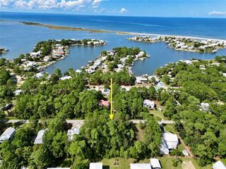 309 Chenault Ave, Dauphin Island, AL 36528