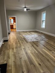 614 W  3rd St S, Newton, IA 50208