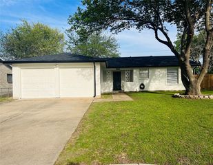 1302 Oakbrook St, Lancaster, TX 75134