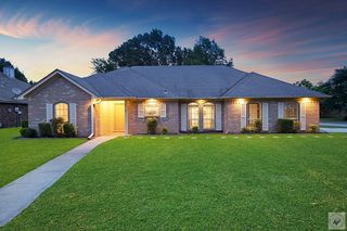 5504 Winwood Dr, Texarkana, AR 71854