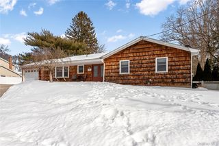 17 Meroke Lane, Rocky Point, NY 11778