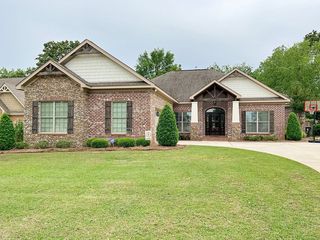 424 Caravella Dr, Dothan, AL 36305
