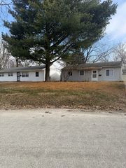 128 S  Scottswood Dr, Urbana, IL 61802