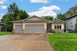 4022 Wedgewood Dr, Cedar Falls, IA 50613