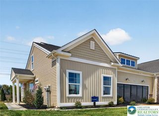 2 Grantarthur Franklin Ct, Whitehall, PA 18052