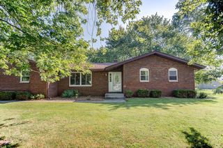 12 Kay Dr, Highland, IL 62249