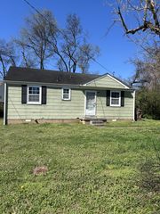 5916 Carl Pl, Nashville, TN 37209