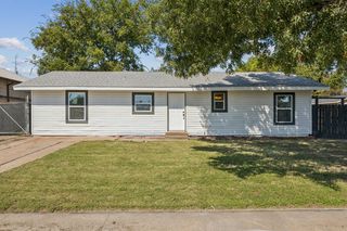 303 N  Delphine St, Terrell, TX 75160