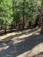 291 Hillside Rd, Lake Arrowhead, CA 92352
