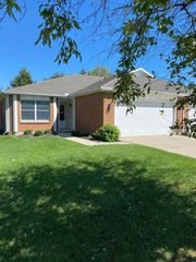 297 Woodlawn Dr, Tipp City, OH 45371