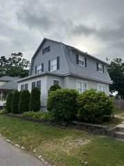180 2nd St, East Providence, RI 02914