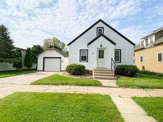 405 W  3rd St, Winthrop, MN 55396