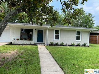 2304 E  Mistletoe Ave, Victoria, TX 77901