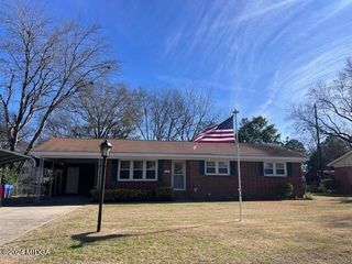 110 Walker Dr, Centerville, GA 31028