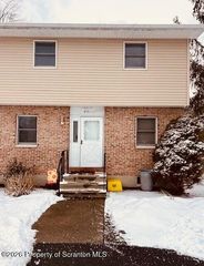 621 Shady Lane Rd, Clarks Summit, PA 18411