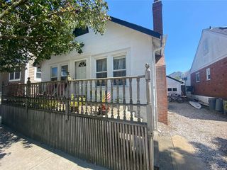 68 Park Dr, Point Lookout, NY 11569