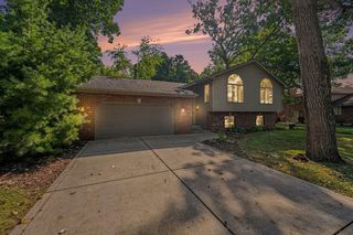 8647 Magnolia St, Saint John, IN 46373