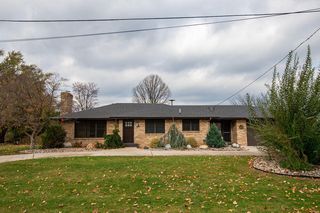 1035 Chippewa St, Jenison, MI 49428