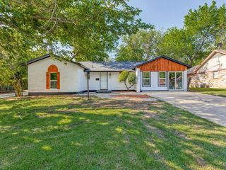 3832 Falcon Dr, Forest Hill, TX 76119