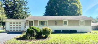 2400 S  Stonehaven Dr, Yorktown, IN 47396