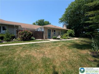 5634 Merion Ln, Macungie, PA 18062