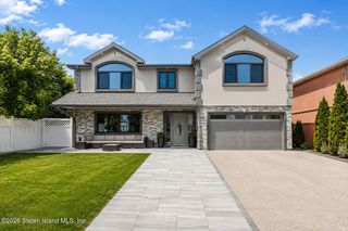 20 Dawson Cir, Staten Island, NY 10314