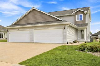 954 Acacia Dr NE, Cedar Rapids, IA 52402