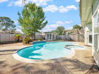 7042 River Garden Dr, Houston, TX 77095
