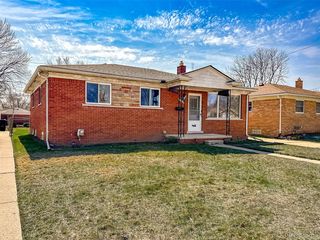 20848 Walton St, Saint Clair Shores, MI 48081
