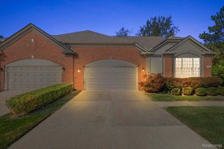 833 Garnet Ct, Rochester, MI 48306