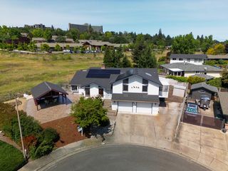 2747 Jessica Cir, Medford, OR 97504