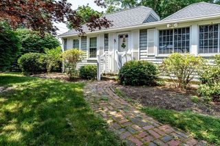 125 Parker Rd, Barnstable, MA 02630